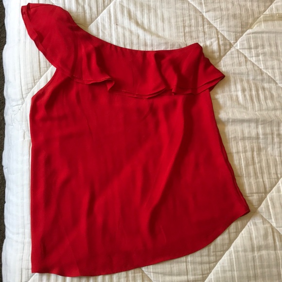 Asymmetrical red ruffle top size Medium - Picture 4 of 4